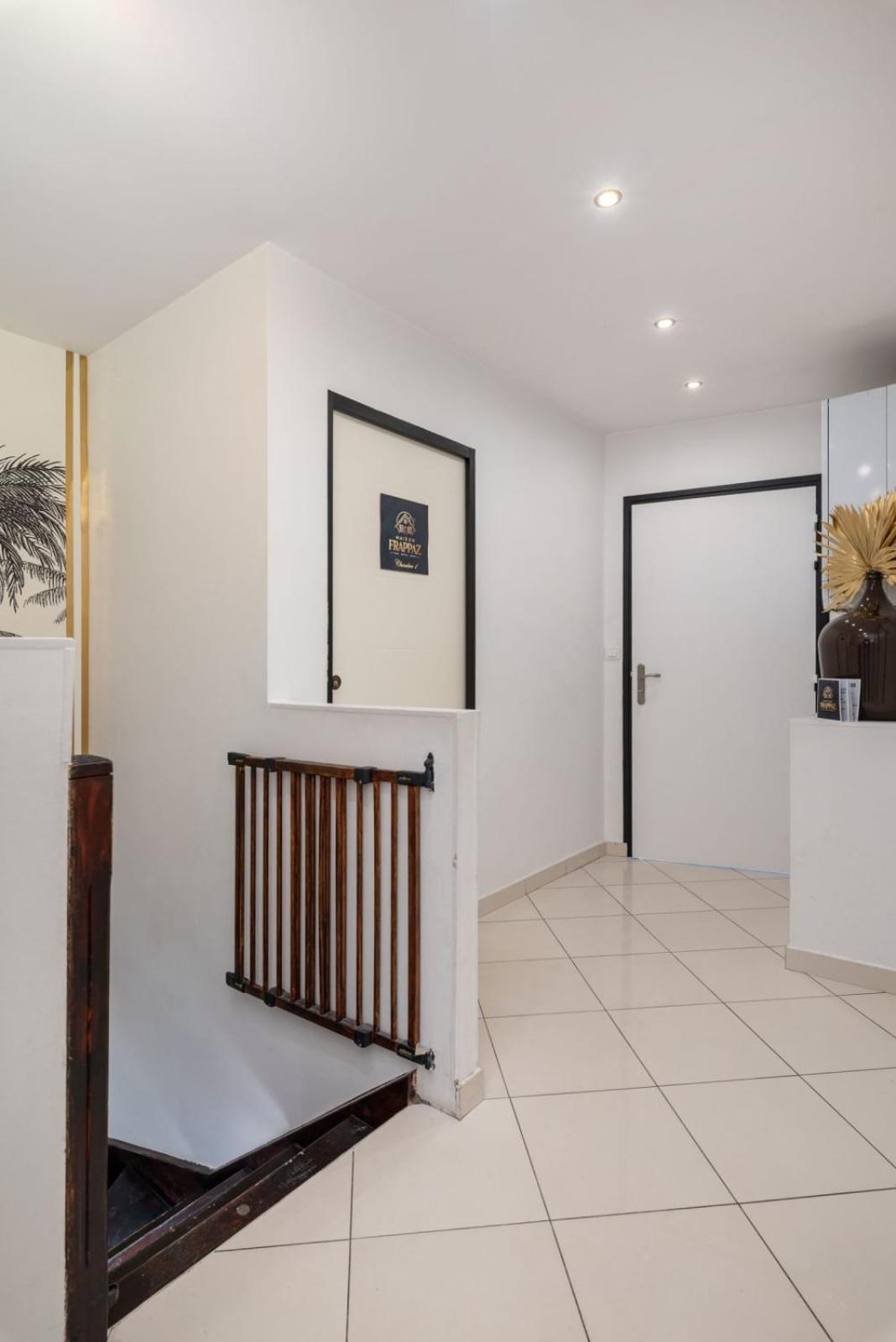 Maison Frappaz - 4 Bedrooms With Garden 빌뢰르반 외부 사진